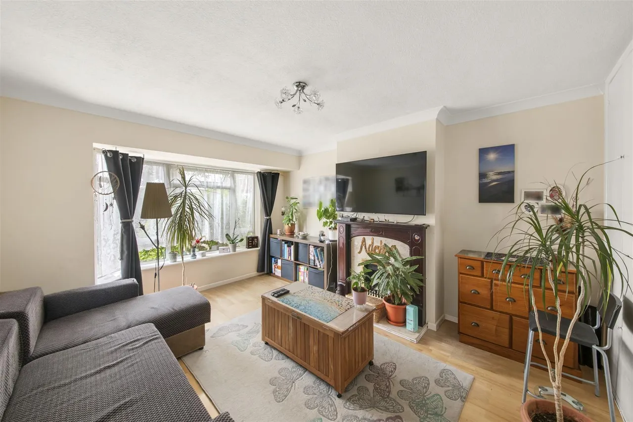 New Peachey Lane, Cowley, photo 3