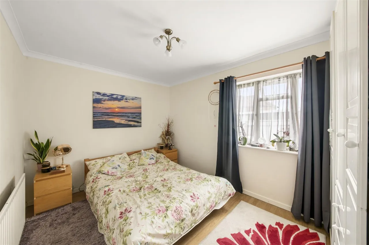 New Peachey Lane, Cowley, photo 5