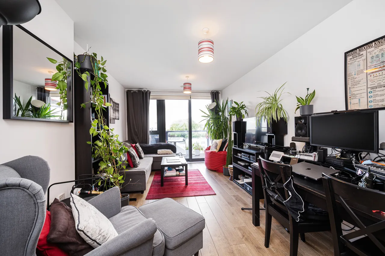 1 bed flat for sale — Flat 14, Santa Maria Court, 133 Duckett Street, London