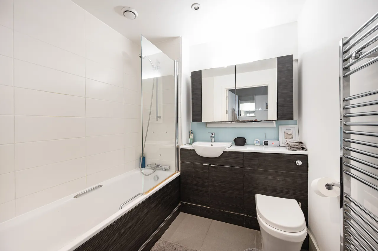 Flat 14, Santa Maria Court, 133 Duckett Street, London, photo 4