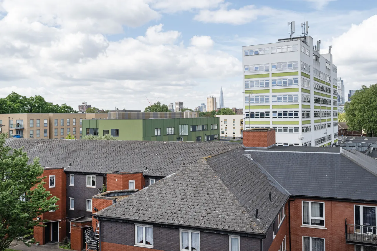 Flat 14, Santa Maria Court, 133 Duckett Street, London, photo 8