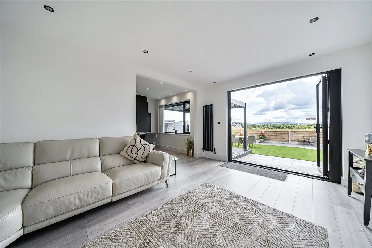 Stamford Drive, Woodhouses, M35, photo 8