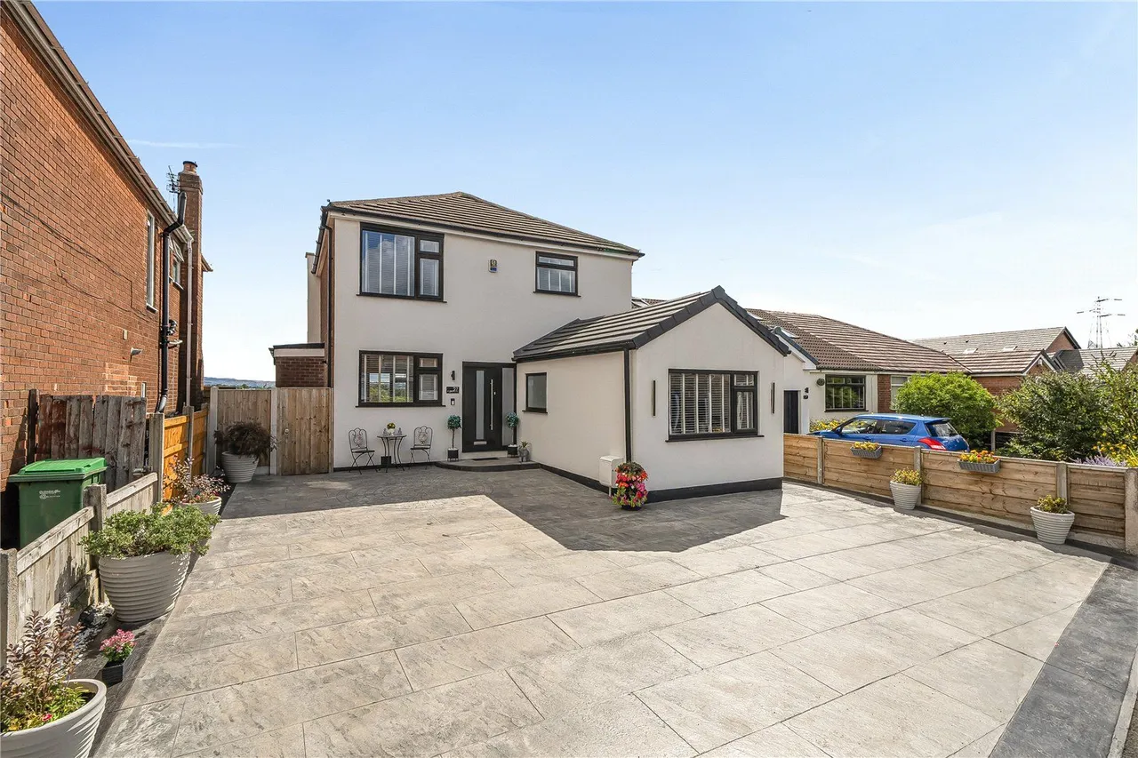 Stamford Drive, Woodhouses, M35, photo 4