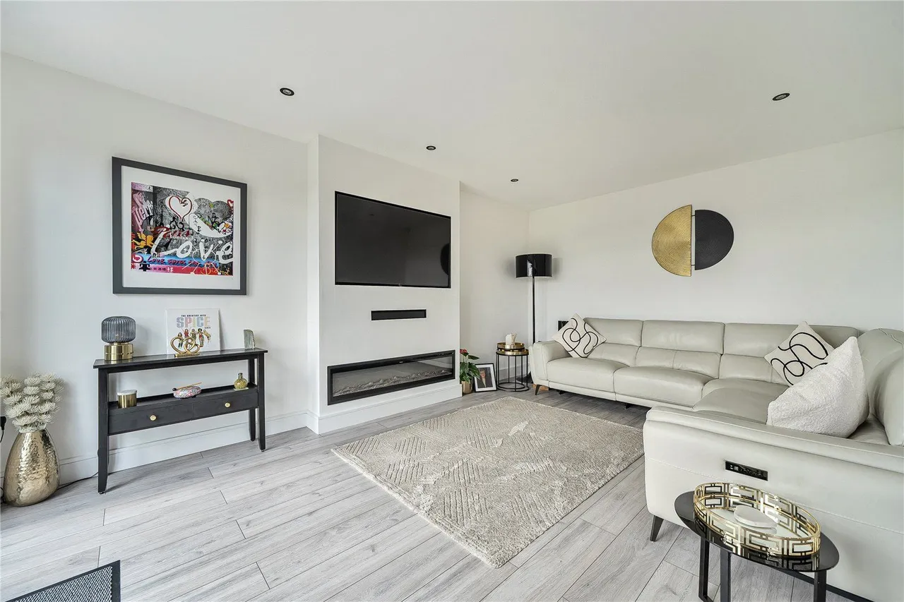 Stamford Drive, Woodhouses, M35, photo 10