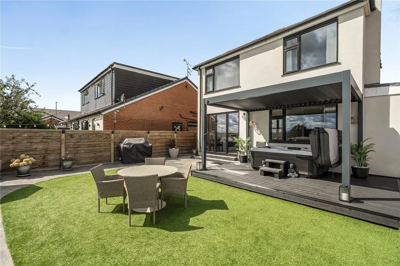 Stamford Drive, Woodhouses, M35, photo 22