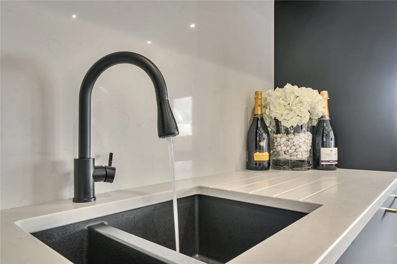 Stamford Drive, Woodhouses, M35, photo 7