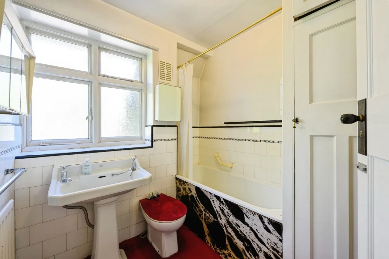 Broadhurst Gardens, Reigate, RH2, photo 8