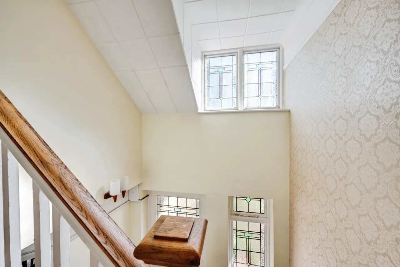 Broadhurst Gardens, Reigate, RH2, photo 11