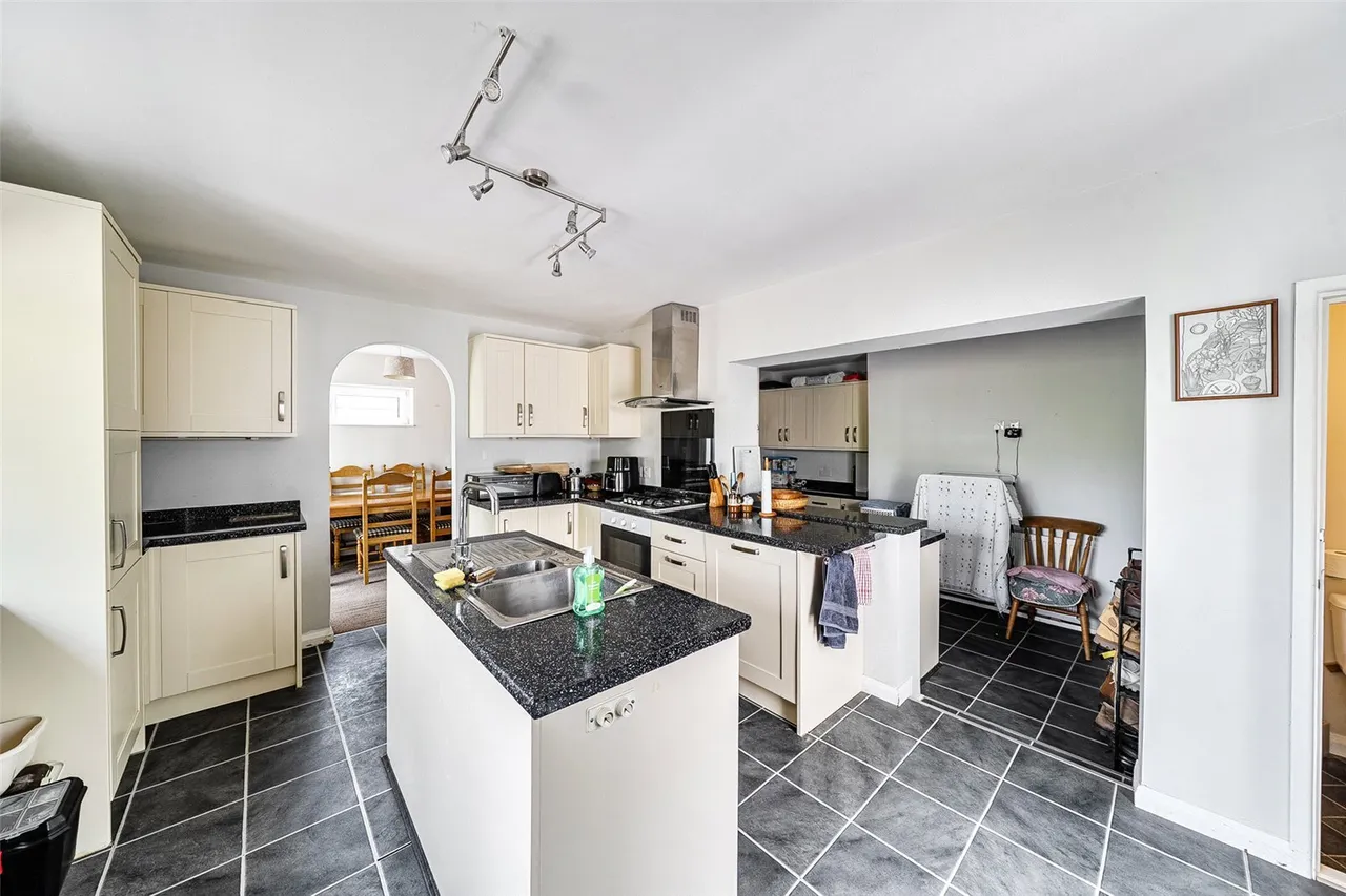 Laburnum Drive, Cherry Willingham, Lincoln, Lincolnshire, LN3, photo 3