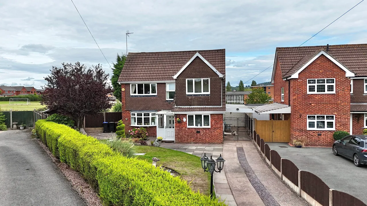 4 bed house for sale, Wedgwood Road, Cheadle, ST10