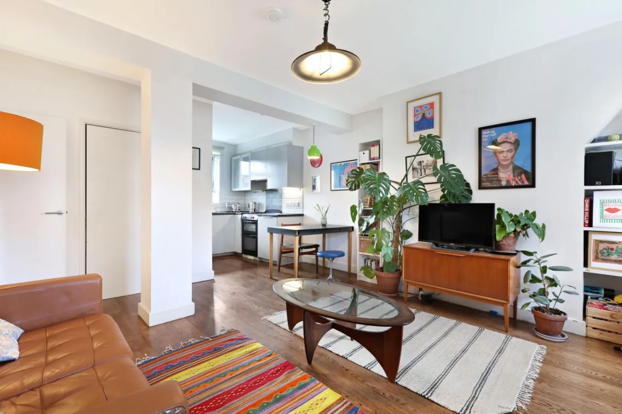 2 bed flat for sale — Elmington Estate, London, SE5