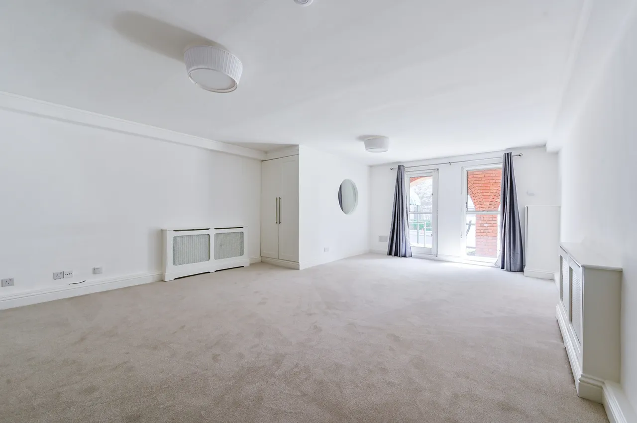 Flat 1 La Residence, 38a Marlborough Place, London, photo 2