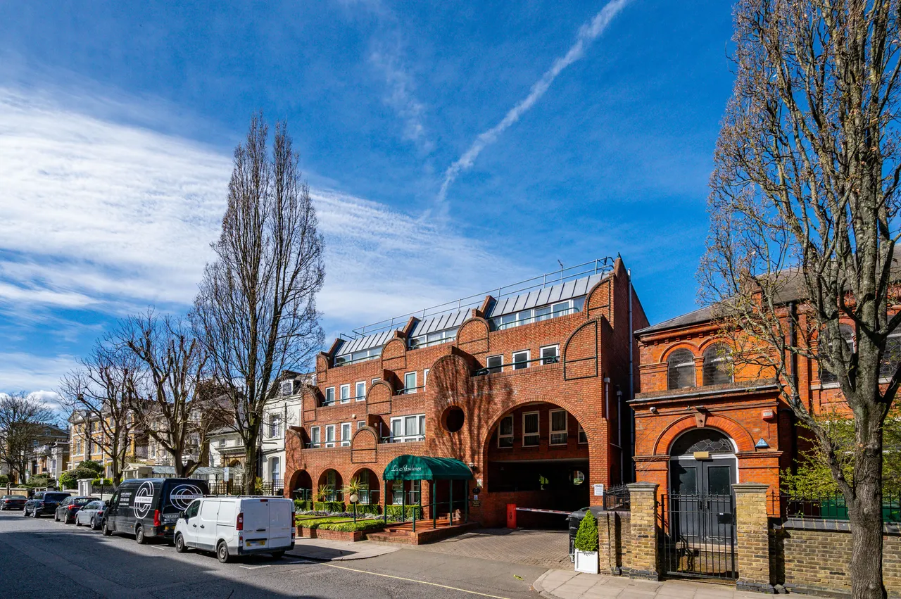 Flat 1 La Residence, 38a Marlborough Place, London, photo 8