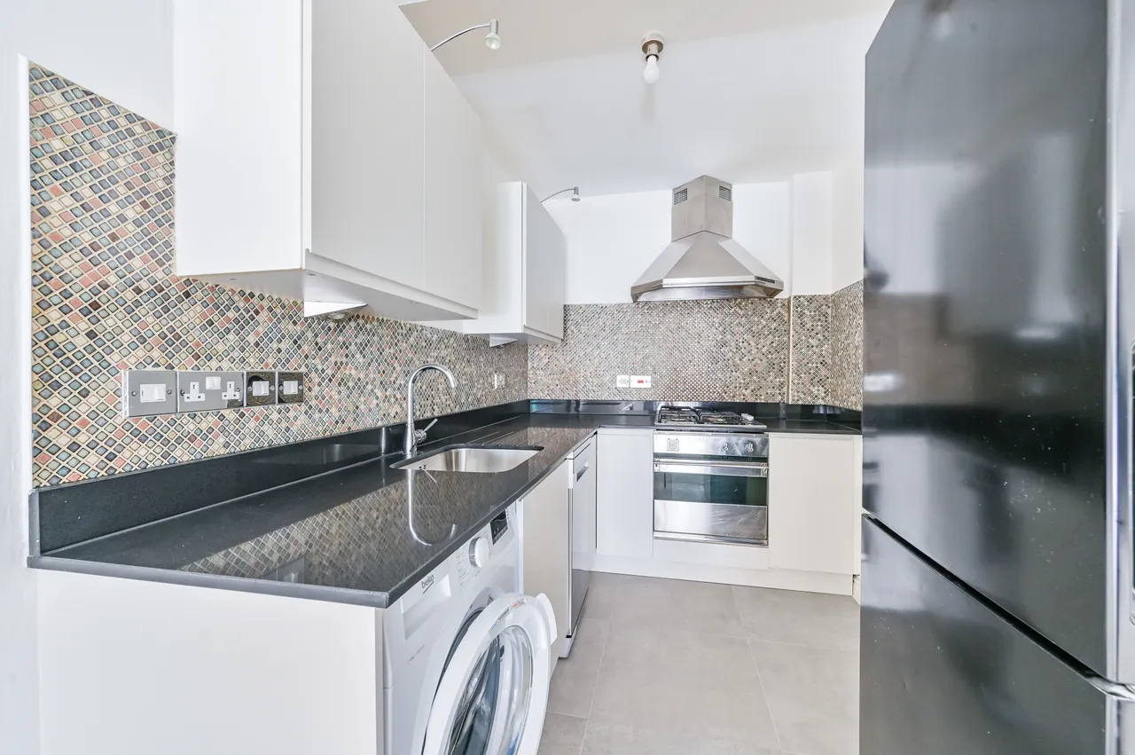 Flat 1 La Residence, 38a Marlborough Place, London, photo 3
