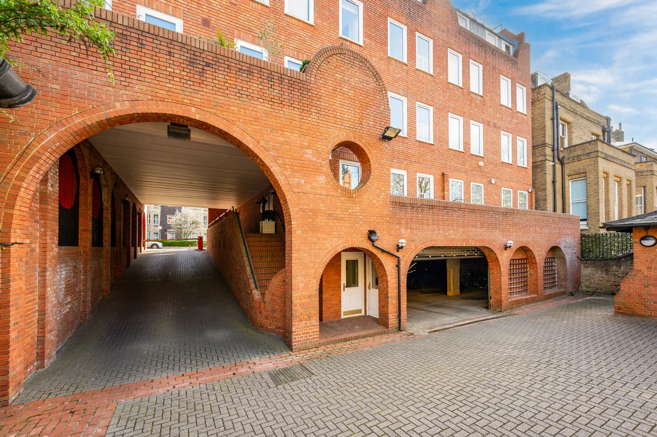 Flat 1 La Residence, 38a Marlborough Place, London, photo 7