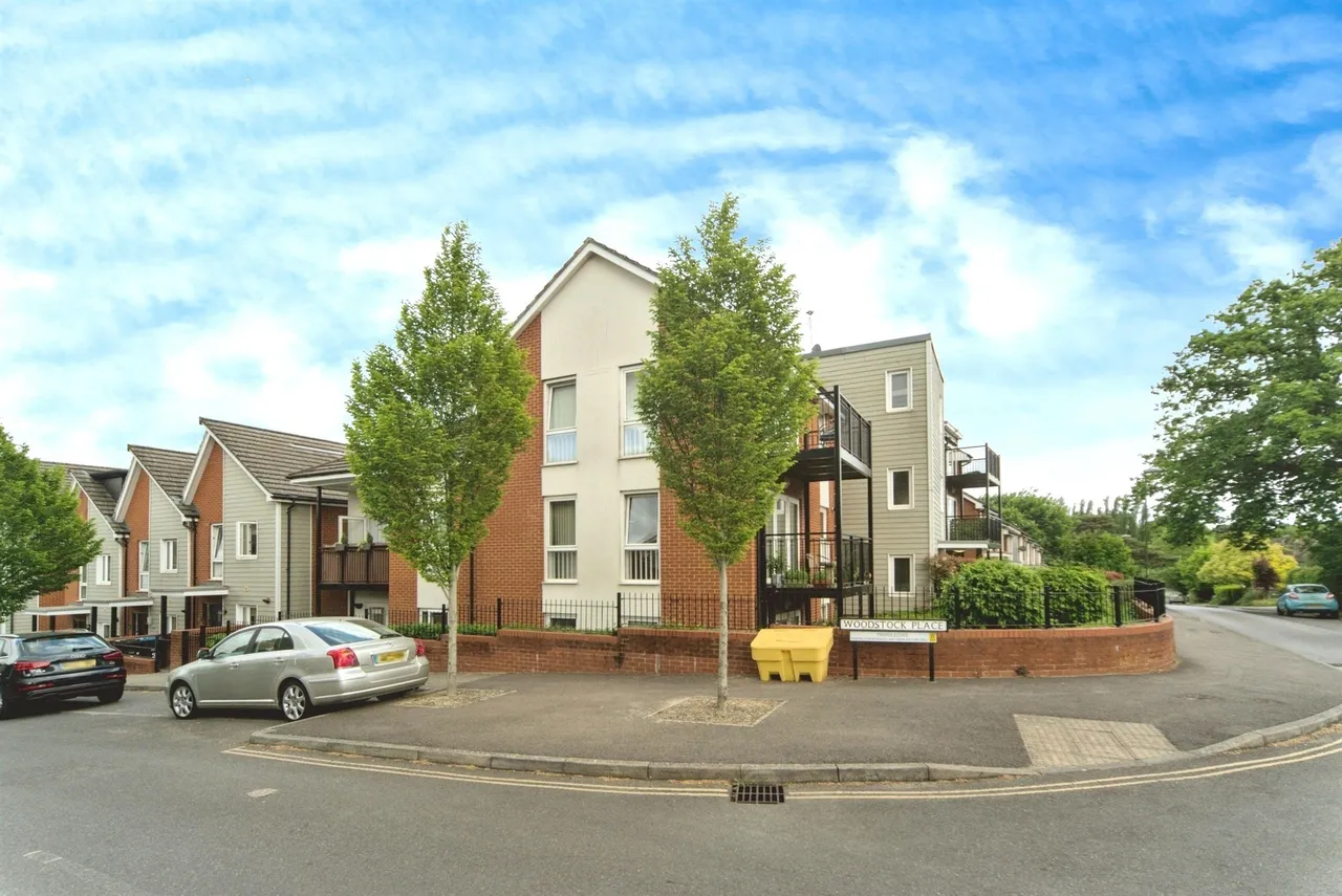 1 bed flat for sale — Hanbury Lane, Haywards Heath