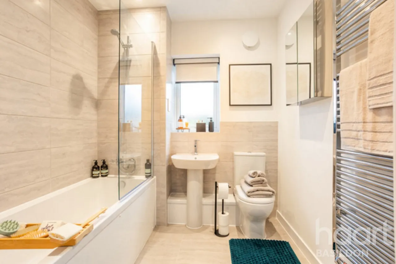 Ghyllgrove Place, Basildon, SS14, photo 13