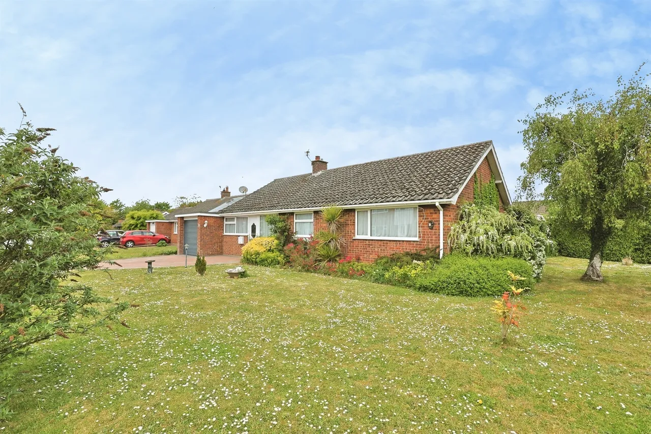 Loombe Close, Swanton Morley, NR20, photo 2