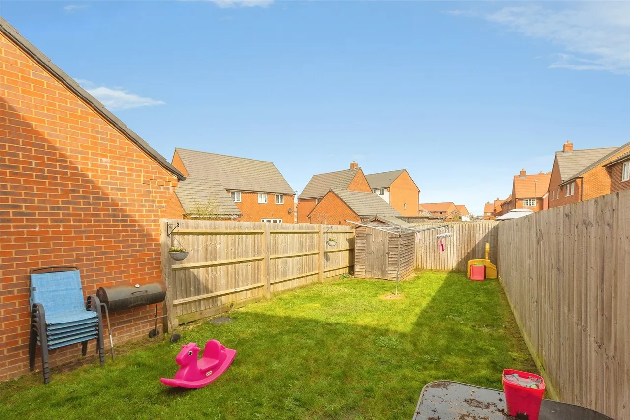 Brewery Lane, Broughton, Aylesbury, Buckinghamshire, HP22, photo 11