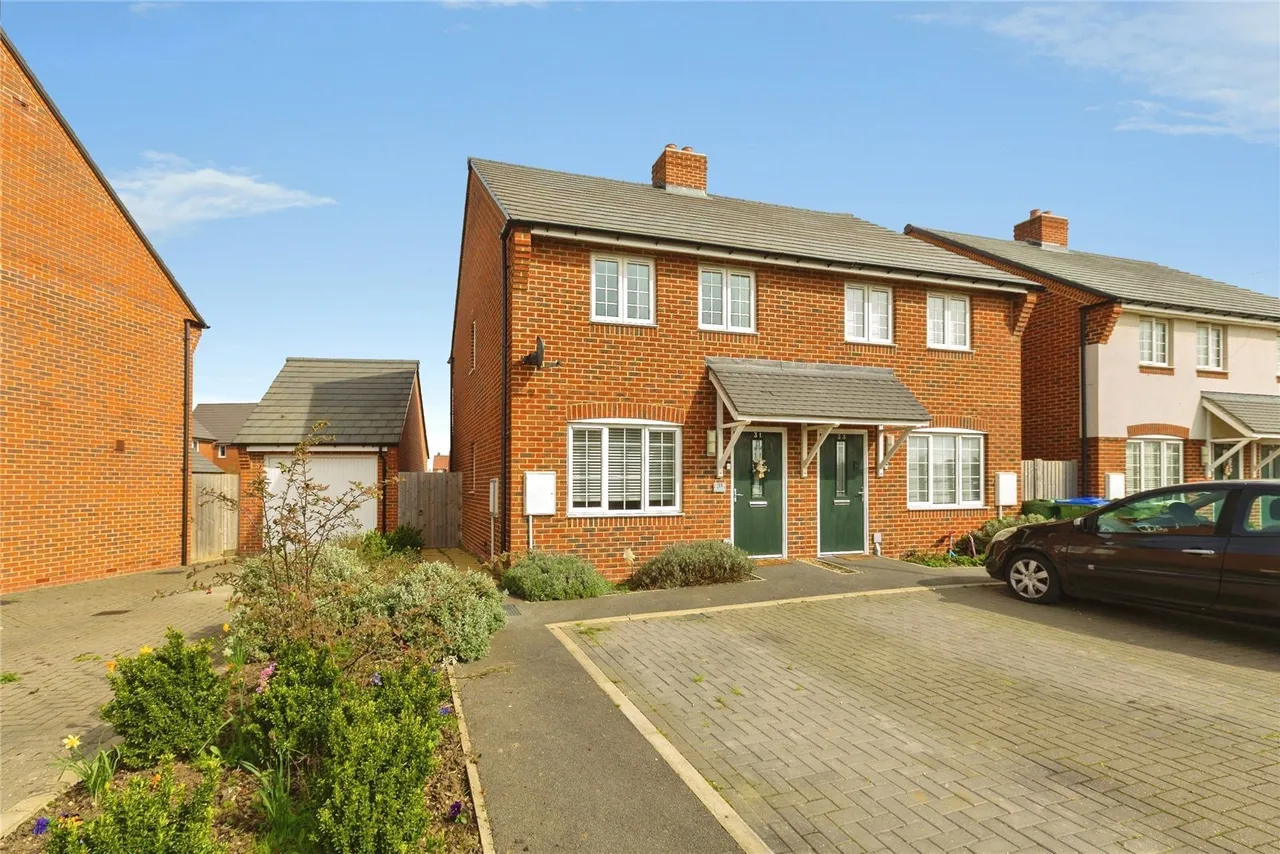 2 bed house for sale — Brewery Lane, Broughton, Aylesbury, Buckinghamshire, HP22