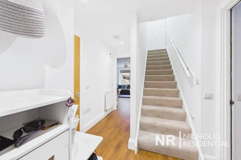 Eden Place, Sutton, SM3, photo 2