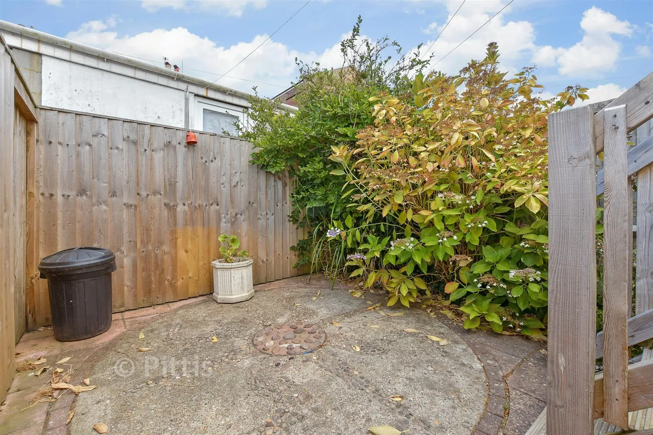 Fitzroy Street, Sandown, PO36, photo 10
