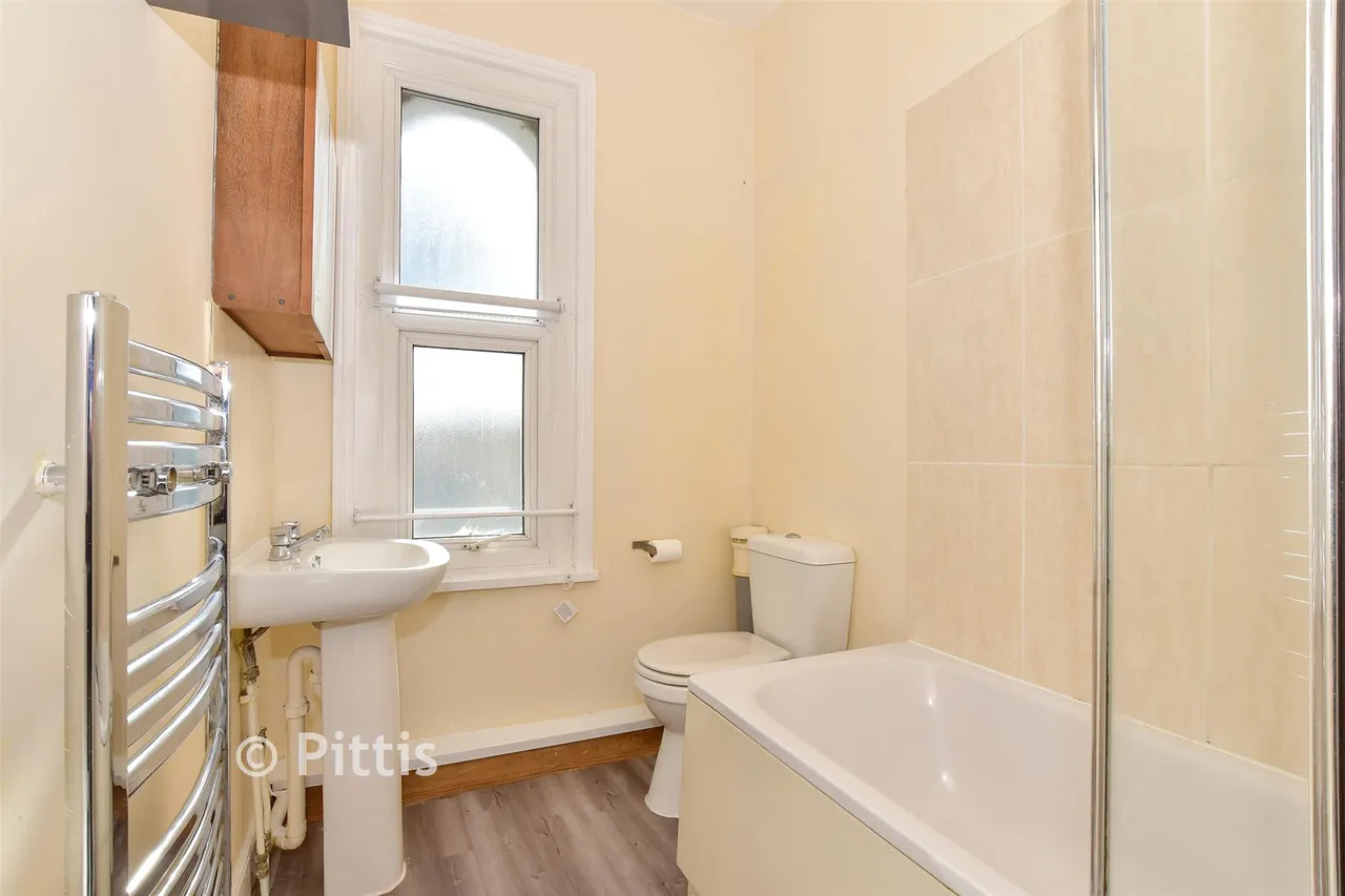 Fitzroy Street, Sandown, PO36, photo 8