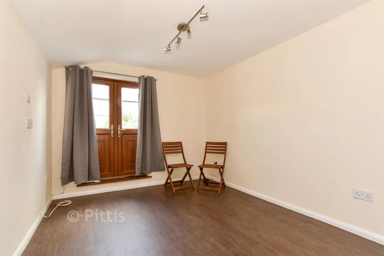 Fitzroy Street, Sandown, PO36, photo 4