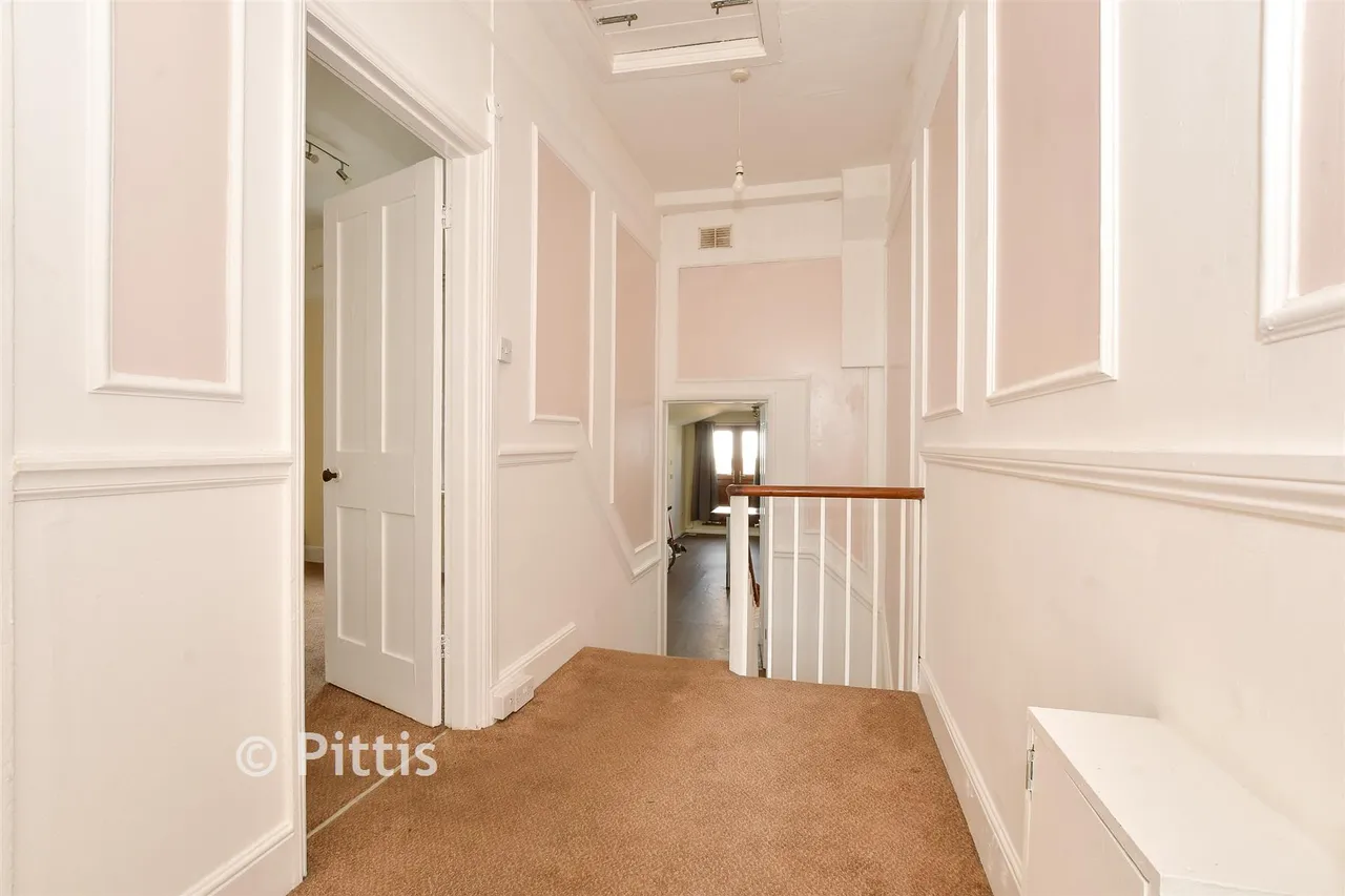 Fitzroy Street, Sandown, PO36, photo 5