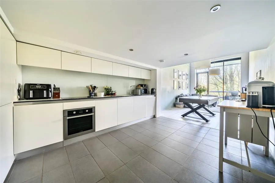 2 bed flat for sale, Lake Shore Drive, BS13