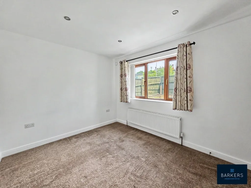 Fountain Street, Heckmondwike WF16 9HS, photo 8