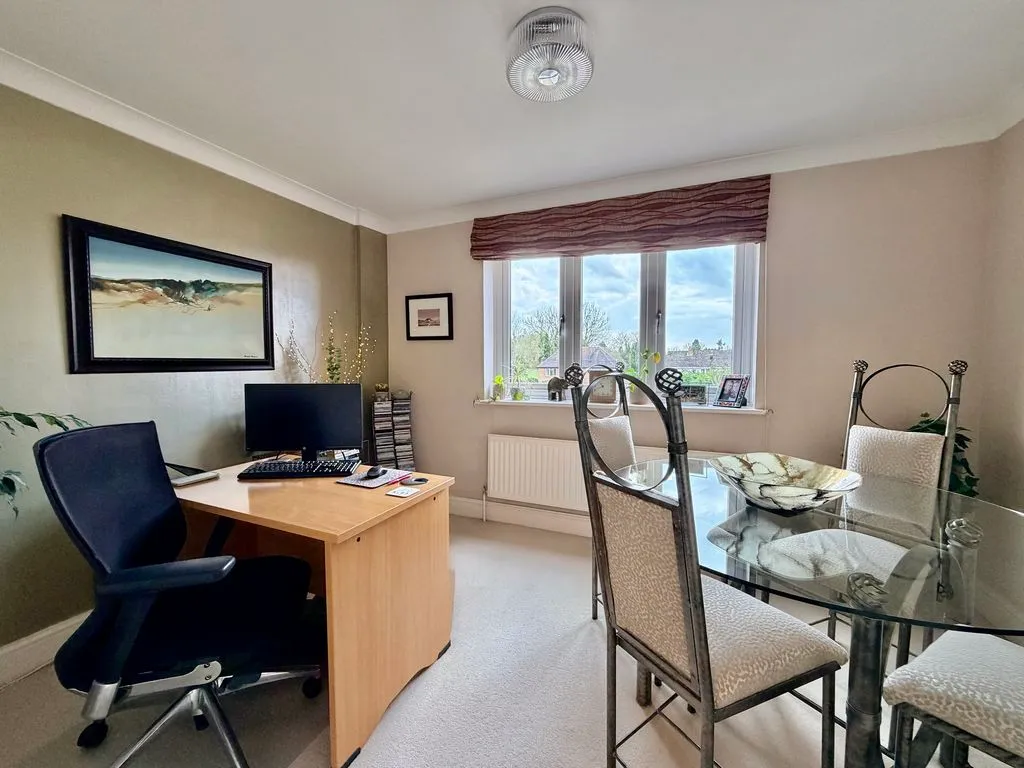 Groves Close, Bourne End SL8 5JP, photo 8