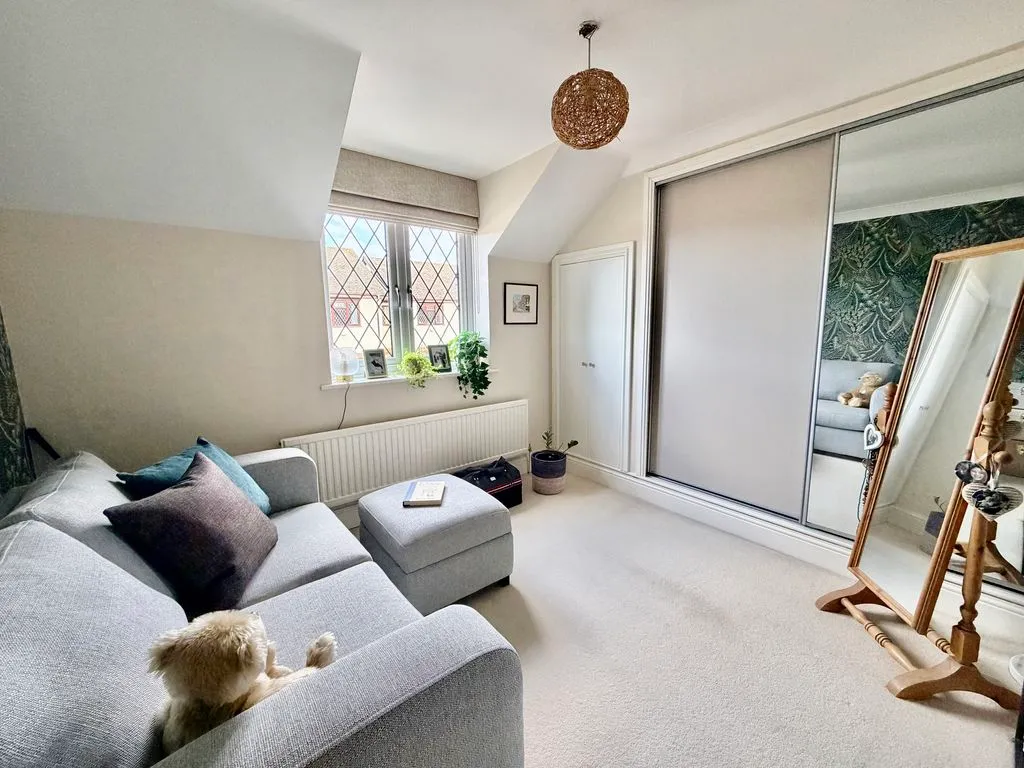 Groves Close, Bourne End SL8 5JP, photo 9
