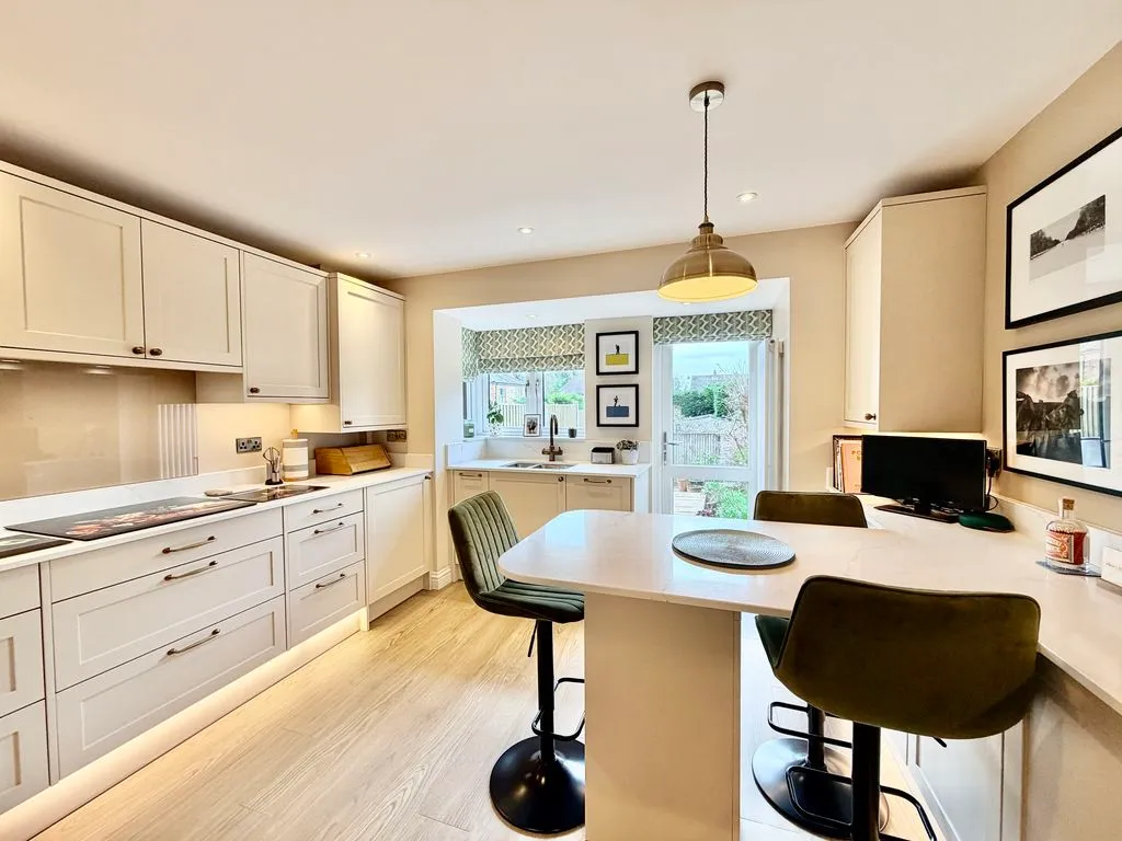 Groves Close, Bourne End SL8 5JP, photo 4