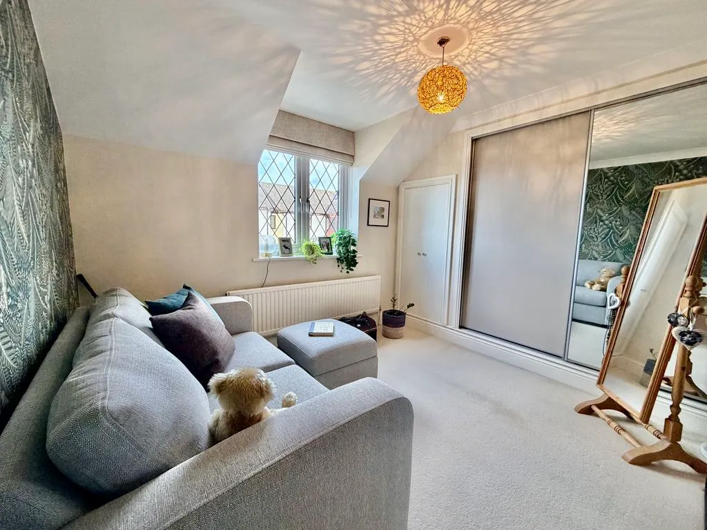 Groves Close, Bourne End SL8 5JP, photo 10