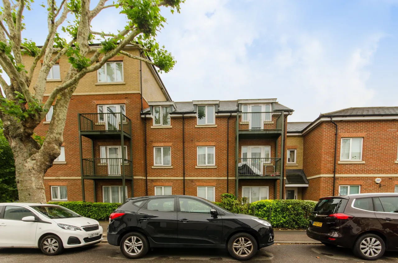 2 bed flat to rent — 6 Connections House, 2 Glebe Road, London