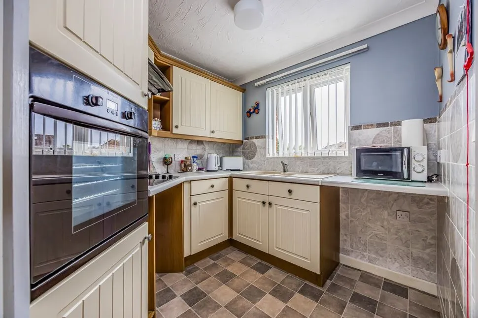 Canberra Court, Gosport, Hampshire, PO12, photo 3