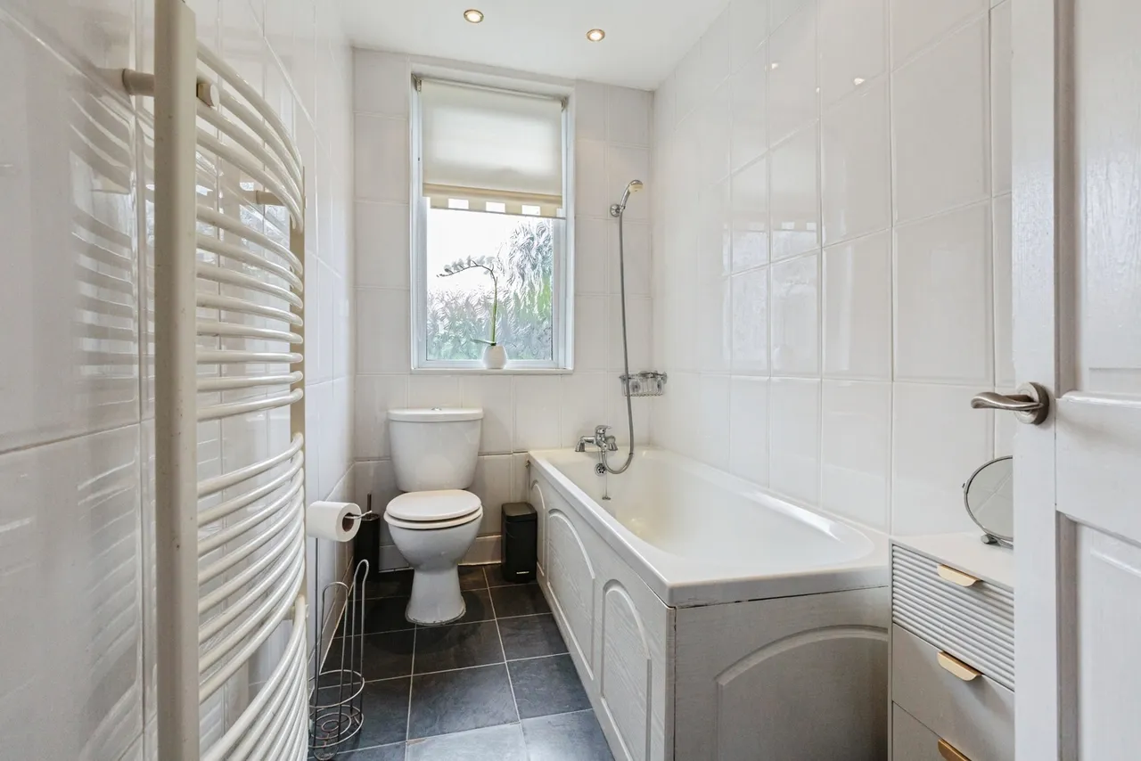 Newhouse Road, Blackpool, FY4, photo 4