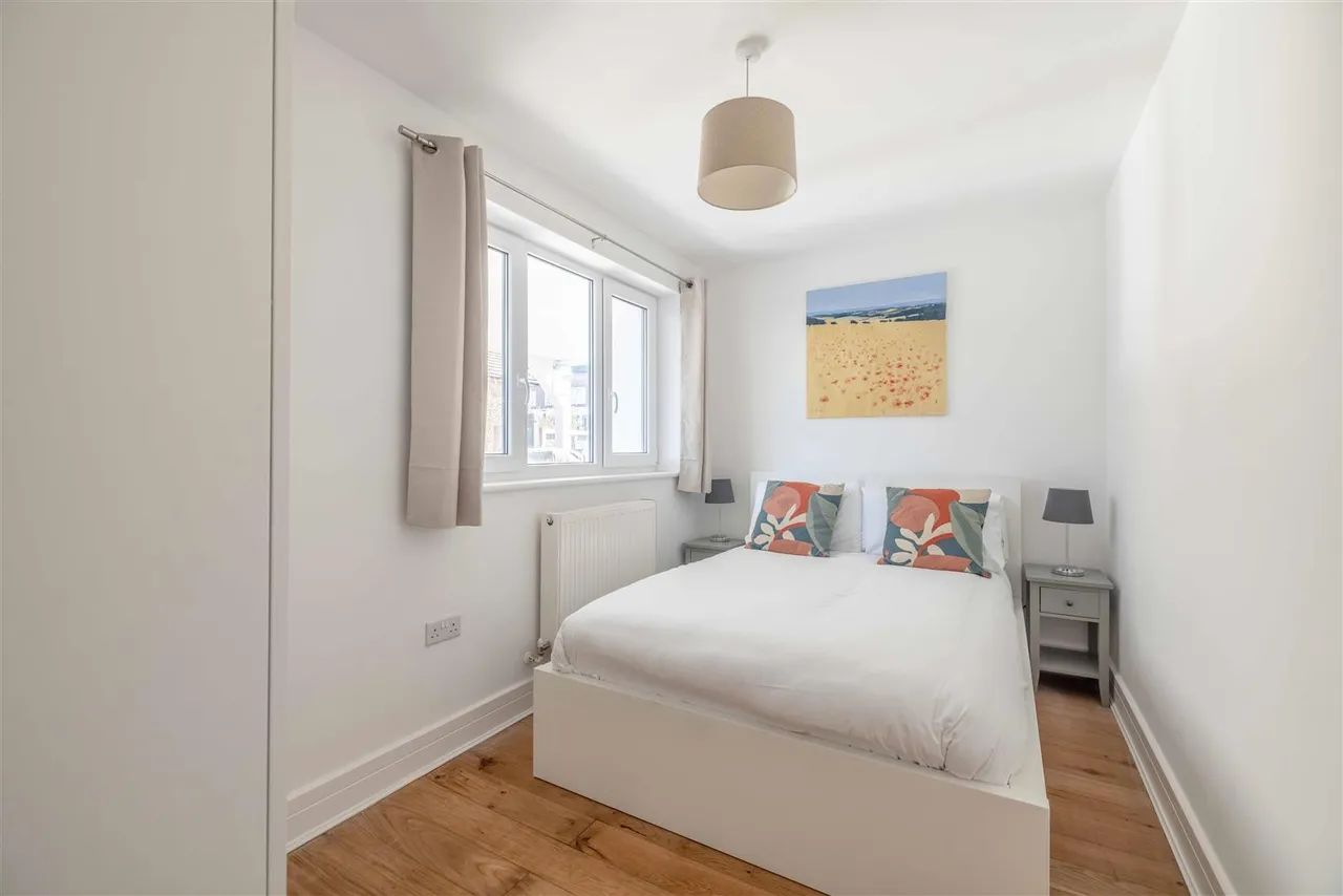 Dedworth Road, Windsor, photo 6