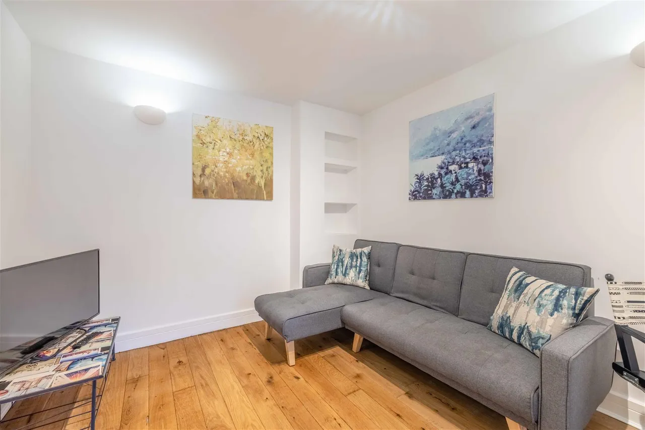 Dedworth Road, Windsor, photo 13