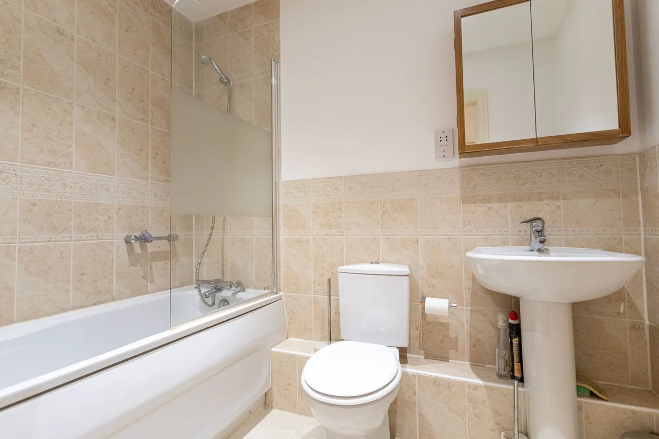 Barnwells Court High Street, Hartley Wintney, Hook, RG27 8AY, photo 8