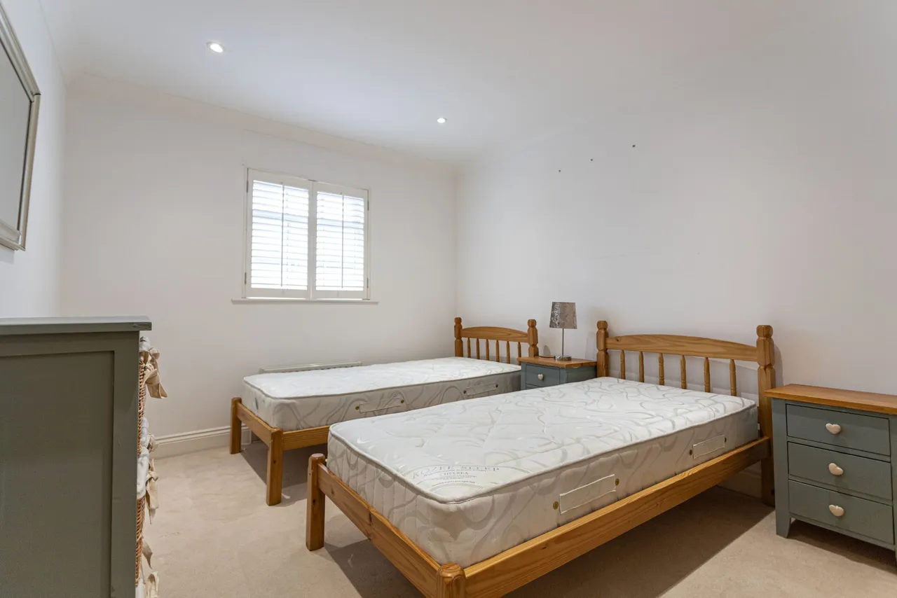 Barnwells Court High Street, Hartley Wintney, Hook, RG27 8AY, photo 7