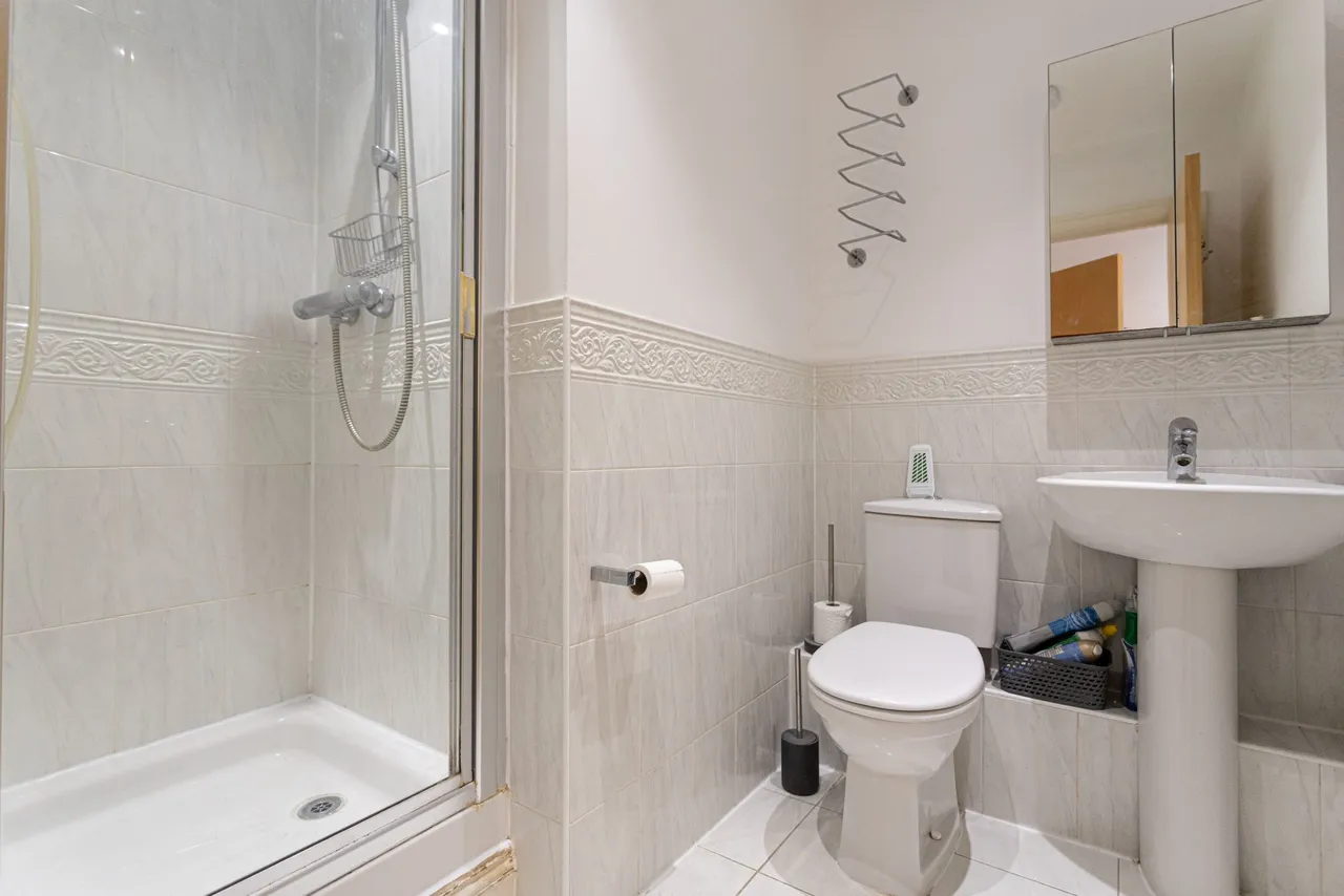 Barnwells Court High Street, Hartley Wintney, Hook, RG27 8AY, photo 6