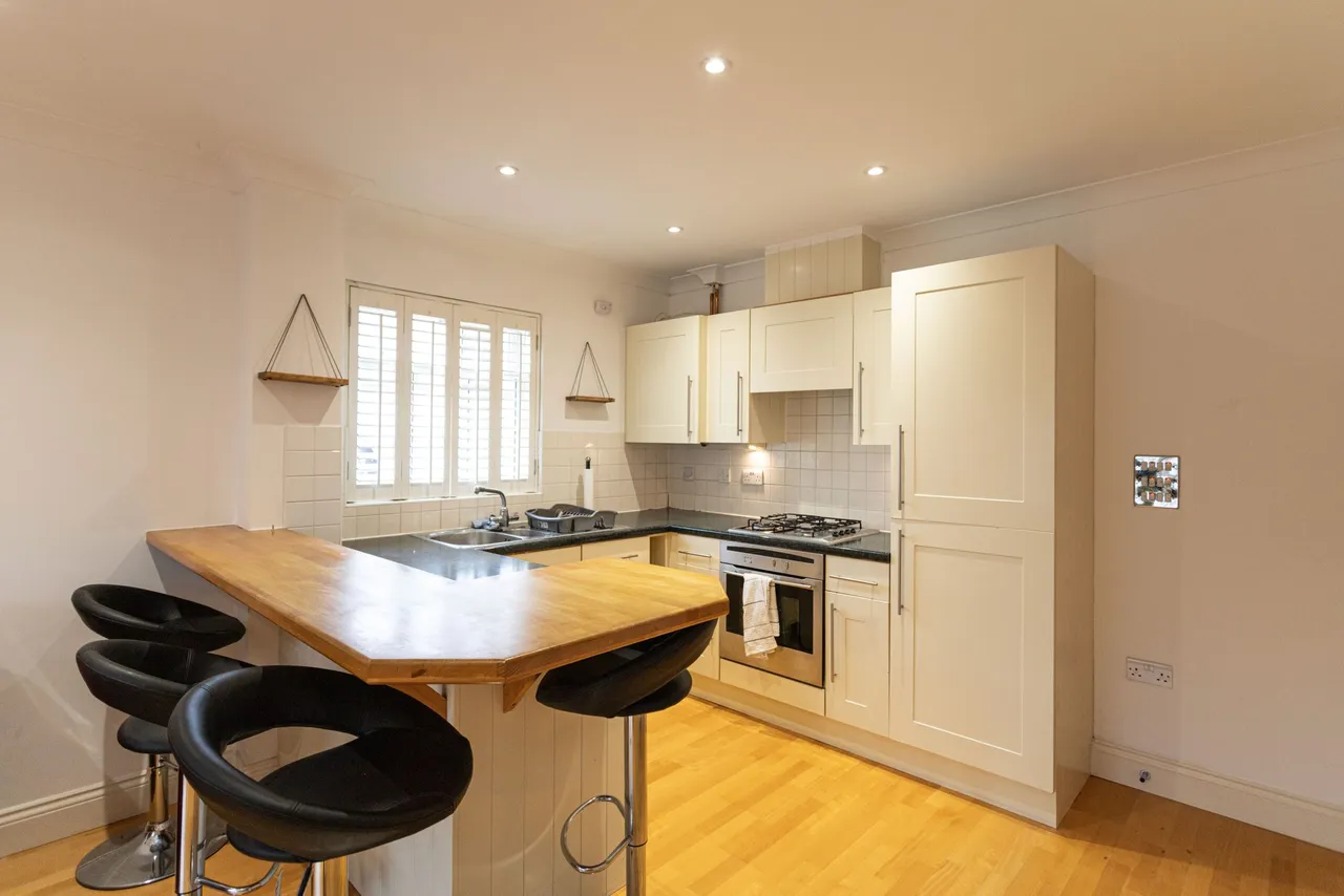 Barnwells Court High Street, Hartley Wintney, Hook, RG27 8AY, photo 3