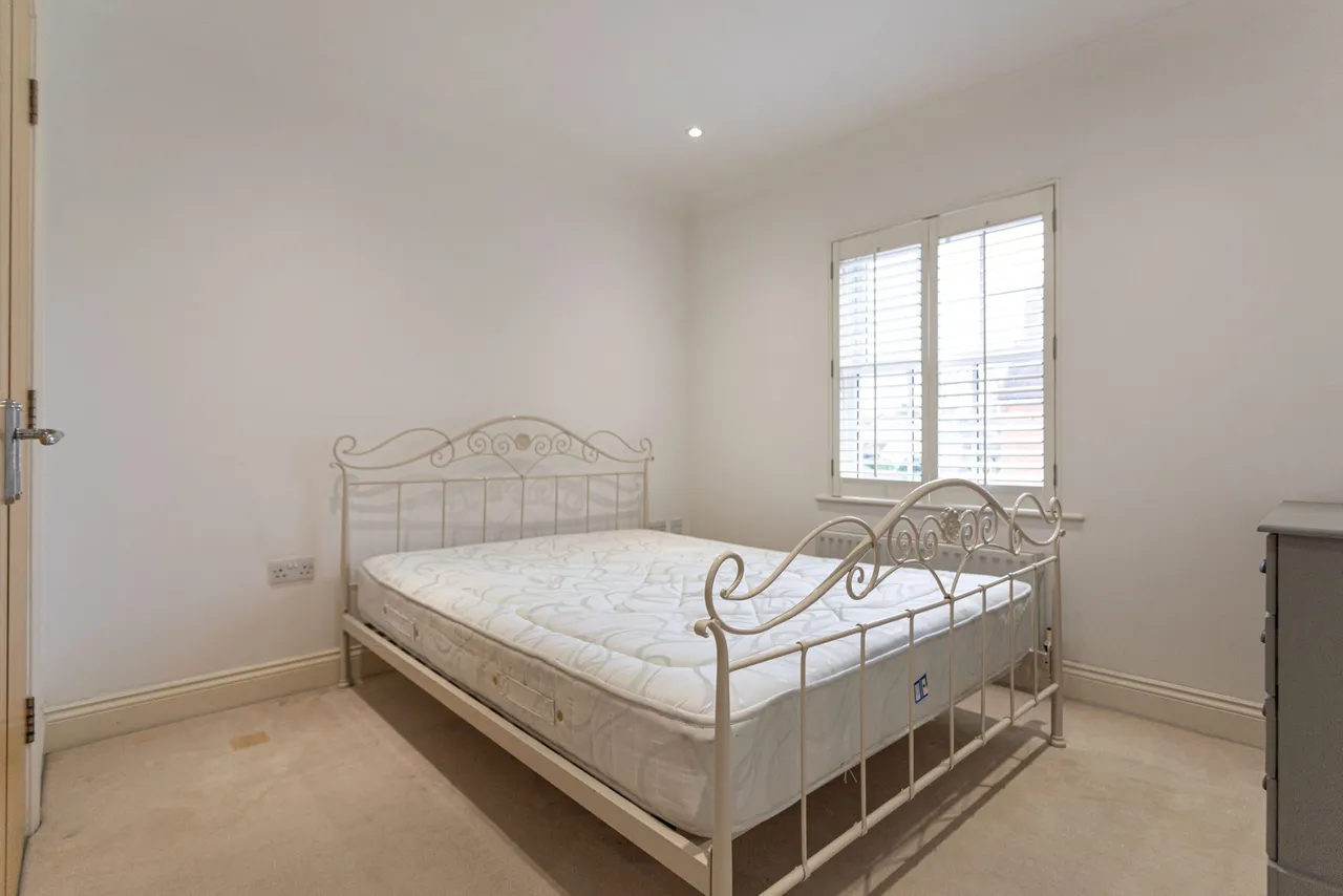 Barnwells Court High Street, Hartley Wintney, Hook, RG27 8AY, photo 5