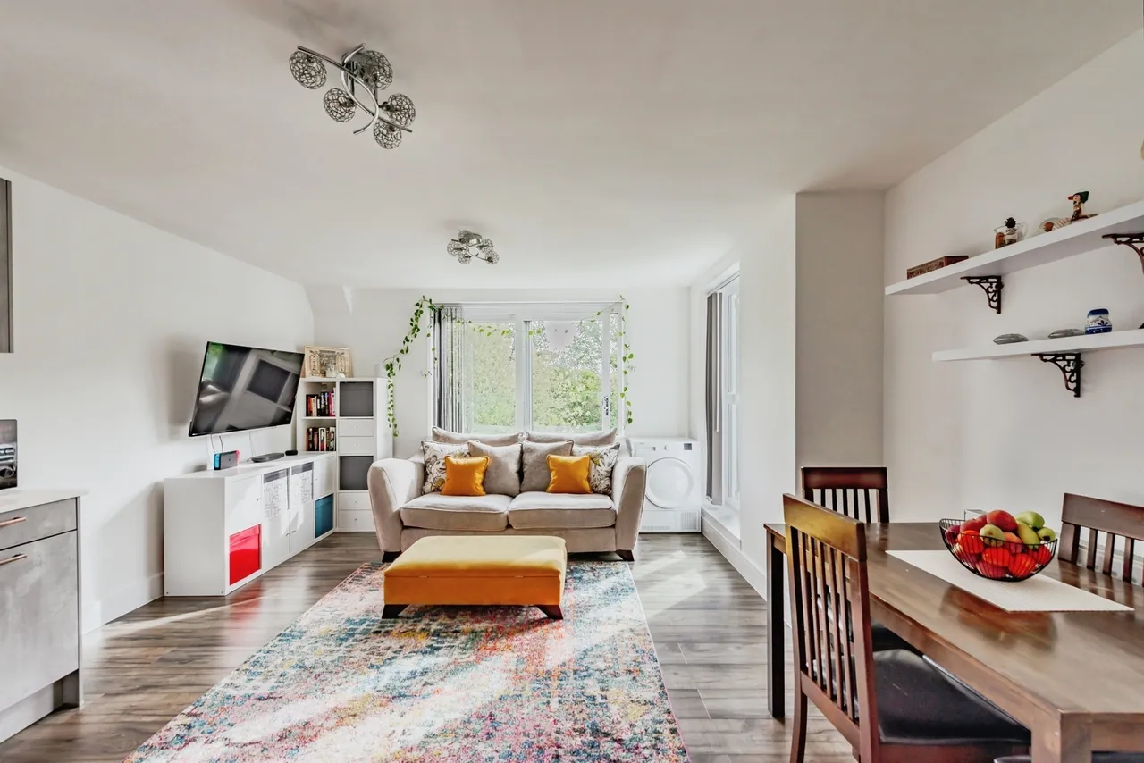 Russell Way, Crawley, RH10, photo 2
