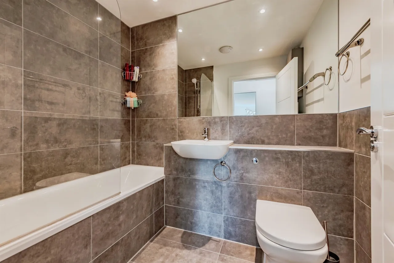 Russell Way, Crawley, RH10, photo 15