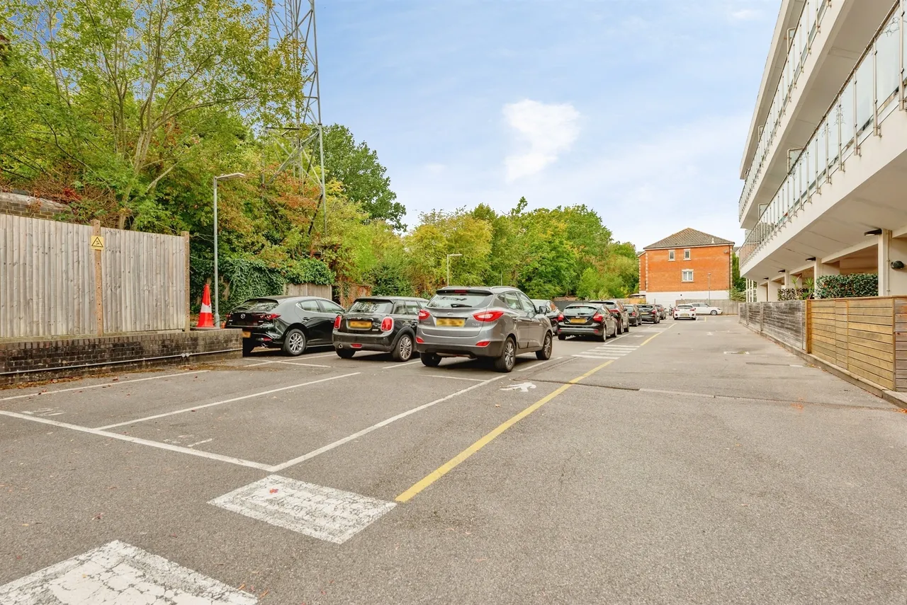 Russell Way, Crawley, RH10, photo 5