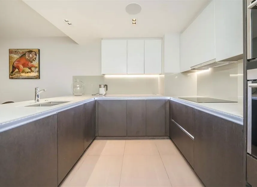 Kew Bridge Road, Kew Bridge, TW8, photo 3