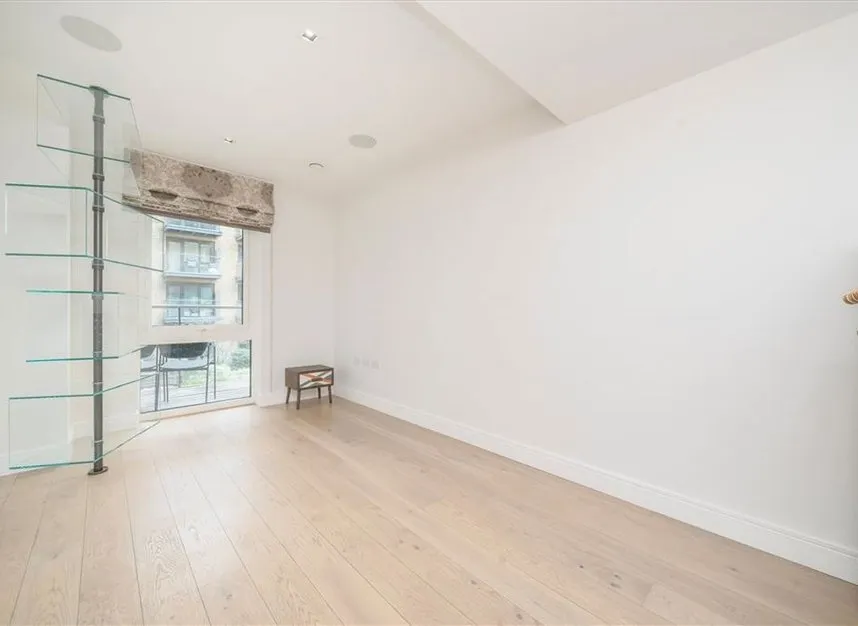 Kew Bridge Road, Kew Bridge, TW8, photo 6